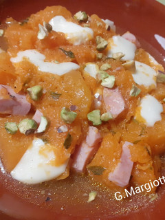 Foto di Zucca con mozzarella, prosciutto cotto e pistacchi