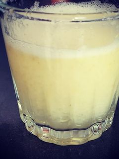 Una foto de Agua de guayaba con limón