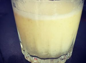 Una foto de Agua de guayaba con limón