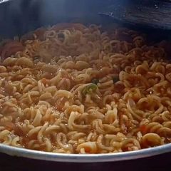 A picture of Hot maggi.