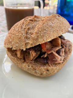 Una foto de Mini bocadillo integral de melva preparada
