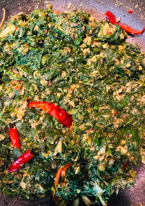 A picture of Sardines and spinach baji.
