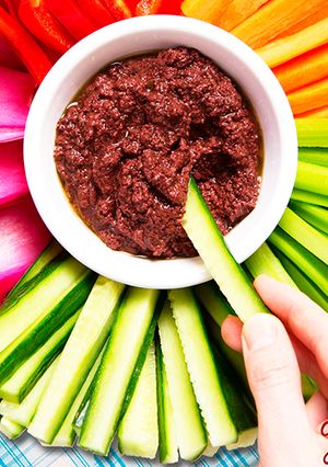 Una foto de Vegetales multicolor con Olivada para dipear
