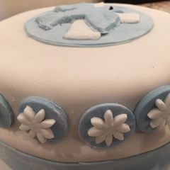 A picture of Red Velvet Cake w/fondant.