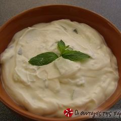 A picture of Kanella's refreshing salad.