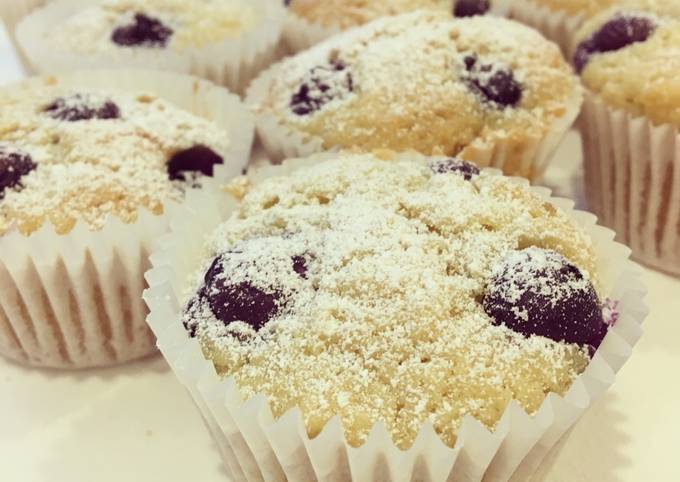 vegan blueberry and almond cupcakes recipe main photo
