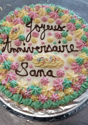 Une photo de Gâteau d'anniv chocolat blanc coulis fruits rouges et mascarpone
