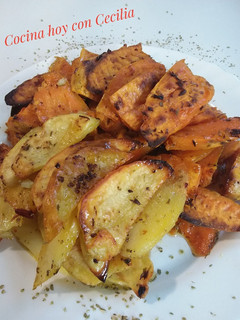 Una foto de Boniatos y patatas adobados, asados al horno