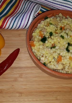 O poză a rețetei Pulpe de pui la cuptor cu legume și cus cus.