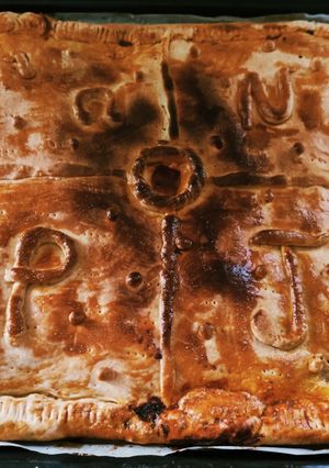 Una foto de Empanada de lomo con pisto