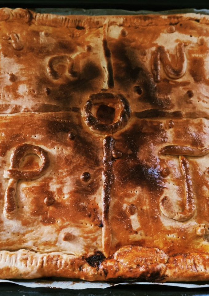 Una foto de Empanada de lomo con pisto