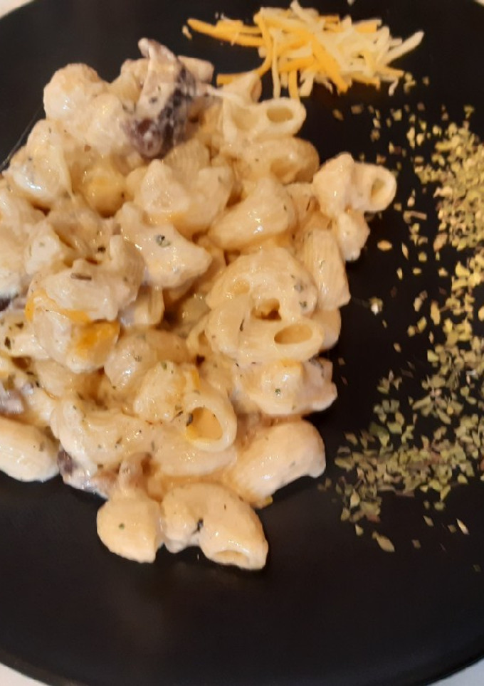 Una foto de Pasta en salsa de queso con setas shiitake