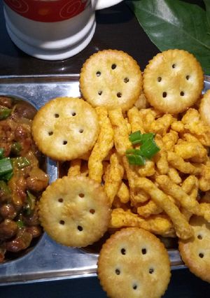 A picture of Peanuts salsa with kurkure and monaco biscuits.