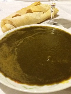 Una foto de Sopa de hojas y tallos de brócoli 🤤🤤