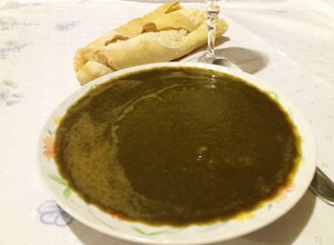 Una foto de Sopa de hojas y tallos de brócoli 🤤🤤