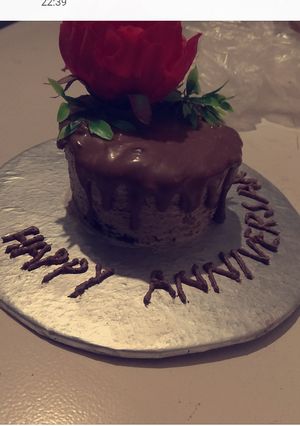 A picture of Chocolate ganache drip.