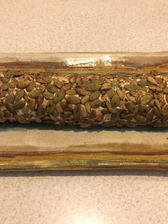 Una foto de Rollo de queso crema y semillas para aperitivo