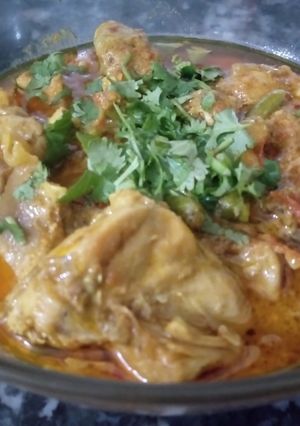 A picture of Creamy chicken gravy.