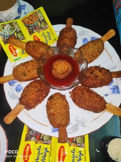 मैगी लाली पॉप (maggi lollipop recipe in Hindi) रेसिपी मुख्य फोटो