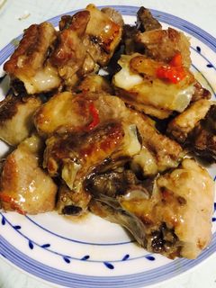 Hình của món Sườn xào cay chua ngọt.
