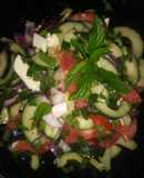 Ensalada de pepino con queso fresco