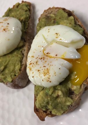 Une photo de Avocado toast œuf poché