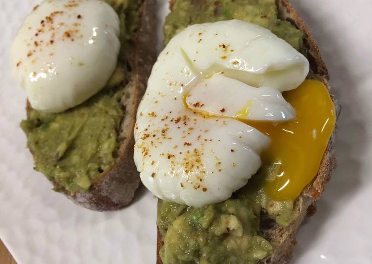 Comment Servir Avocado toast œuf poché