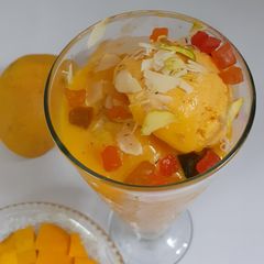 A picture of Mango mastani.
