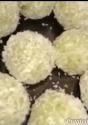 પાન કોપરા ના લાડુ (Paan Coconut Laddu Recipe In Gujarati) રેસીપી મુખ્ય ફોટો
