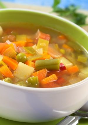 Una foto de Sopa de verduras con pollo