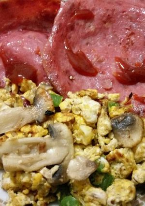 Foto resep [Simple Breakfast] Smoked Beef n Scrambled Egg