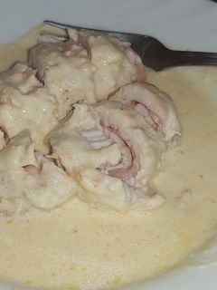 Una foto de Pechugas de pollo rellenas con nata