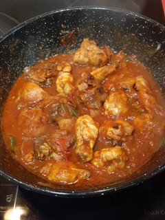 Una foto de Pollo con tomate