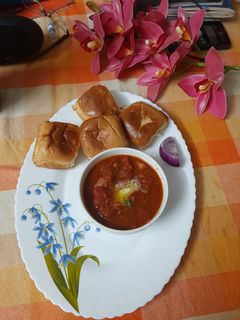 पाव भाजी (Pav Bhaji recipe in hindi) रेसिपी मुख्य फोटो