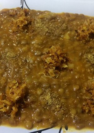 عکسی از دستور عدسي با پياز داغ و گلپر