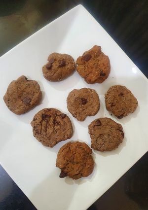 A picture of Chocolate chip cookies 🍪🍪.