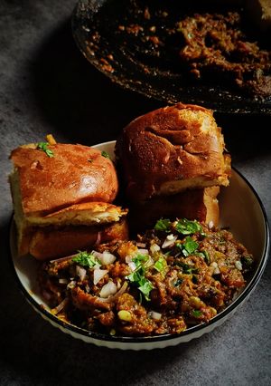 পাও ভাজি (Pav bhaji recipe in Bengali) রেসিপির প্রধান ছবি