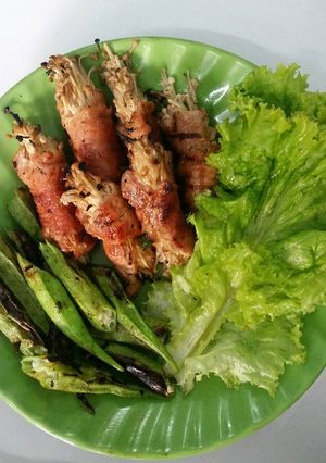 Hình của món Thịt cuộn nấm kim châm.