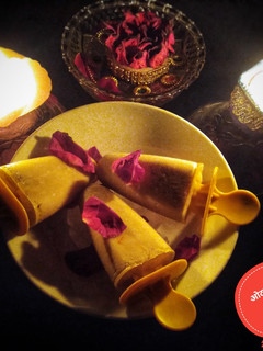 ओट्स मावा कुल्फी (oats mawa kulfi recipe in marathi) रेसिपी चे मुख्य फोटो