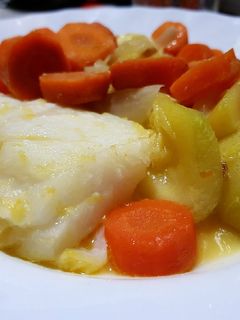 Una foto de Rosada a la naranja con verduras