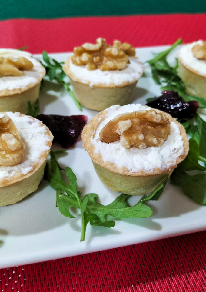 Una foto de Bocaditos de arándanos, queso y nueces