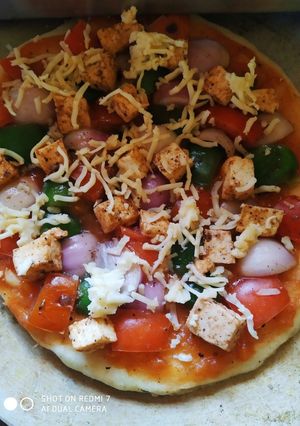 पनीर पिज़्ज़ा(Paneer pizza recipe in hindi) रेसिपी मुख्य फोटो