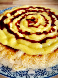 Una foto de Tarta de requeixo al limón con lemon crud y caramelo