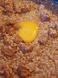 Una foto de Risotto de butifarra y cerezas🍒