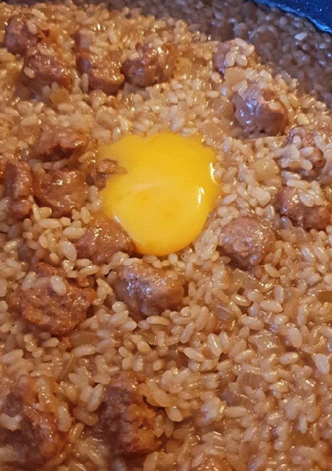 Una foto de Risotto de butifarra y cerezas🍒
