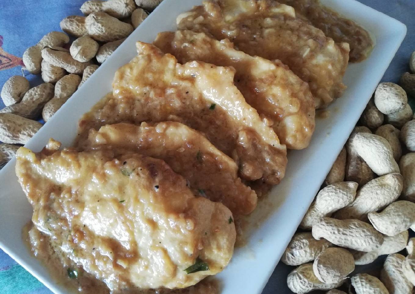 Pechugas de pollo con salsa de cacahuetes 🥜