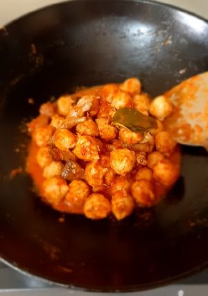 Foto resep Oseng pentol ayam + ceker level kembang api 😄