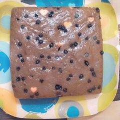 A picture of Banana choco chip cake.