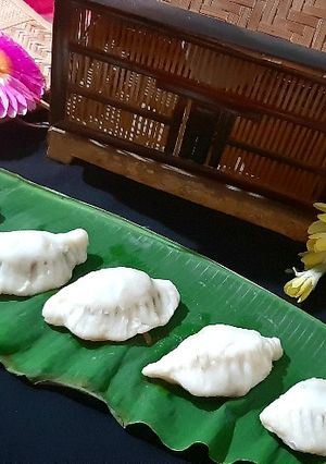 A picture of Assamese Mohura Pitha.