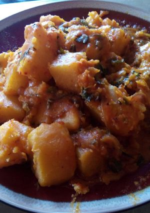 A picture of Porridge yam garnished with scent leaf.
